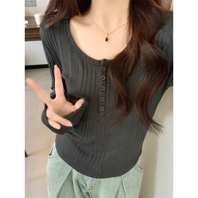 <!--纯欲风U领长袖打底衫T恤女春秋辣妹修身别致内搭锁骨上衣-->