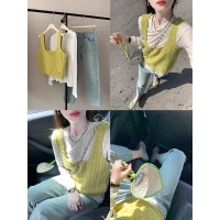草绿色方领针织背心马甲女款2024新款春秋叠穿小坎肩外穿无袖上衣