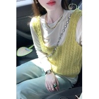 草绿色方领针织背心马甲女款2024新款春秋叠穿小坎肩外穿无袖上衣