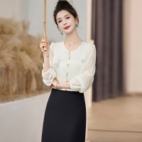 2024年春季新中式刺绣圆领时尚套装