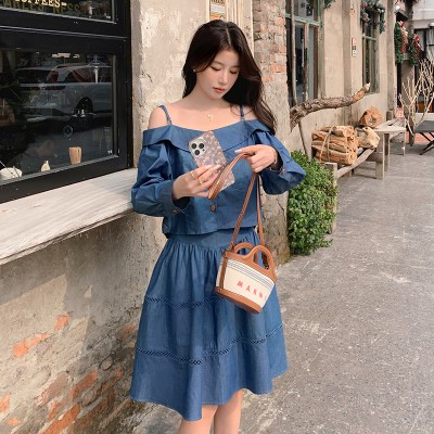 <!--现货套装女2024春夏女装韩版时尚气质露肩吊带上衣+半身裙套装-->