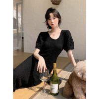 2024夏款韩版气质简约圆领肌理感收腰纯色套头连衣裙