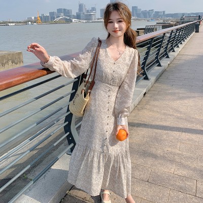 <!--现货2024年春季甜美可爱风小碎花抽牛筋收腰时尚原创设计连衣裙-->