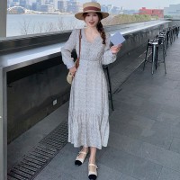 现货2024年春季甜美可爱风小碎花抽牛筋收腰时尚原创设计连衣裙