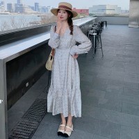 现货2024年春季甜美可爱风小碎花抽牛筋收腰时尚原创设计连衣裙
