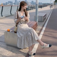 现货2024年春季甜美可爱风小碎花抽牛筋收腰时尚原创设计连衣裙