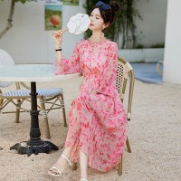 2024年夏季新款褶皱圆领碎花雪纺度假沙滩裙