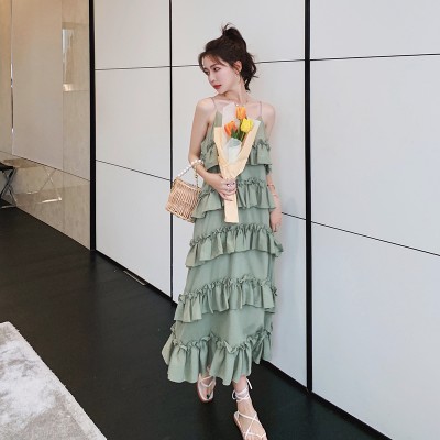 <!--浅绿色波浪卷吊带裙背带裙199-->