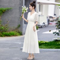 显瘦简约休闲V领短袖连衣裙2024新款女夏气质通勤收腰漂亮裙子