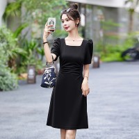 2024年夏季新款法式方领收腰显瘦气质连衣裙女修身短袖纯色裙子
