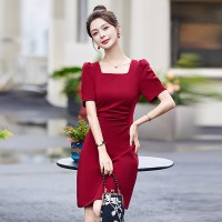 2024年夏季新款法式方领收腰显瘦气质连衣裙女修身短袖纯色裙子
