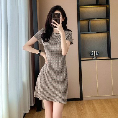 <!--气质通勤条纹显瘦针织包臀裙子法式复古精致小香风连衣裙夏季-->