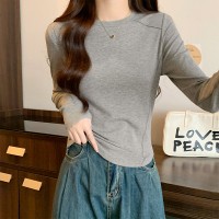 长袖打底衫女春秋装设计感弧形下摆短款修身鱼骨T恤上衣