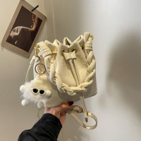时尚气质简约水桶包休闲包包2024新款潮INS单肩包纯色斜挎包女包