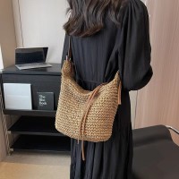 新款U型纸绳单肩斜跨草编包女包百搭休闲饺子型编织包度假沙滩包