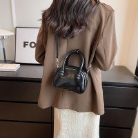 高级质感小包包女春夏2024新款小众设计单肩斜挎包纯色手提贝壳包
