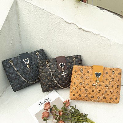 <!--绣花托特包ladiesbag2024新款女包菱格链条斜挎包韩版印花单肩包-->
