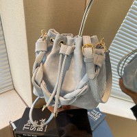 艾米兔女包2024新款纯色简约福袋包小众抽带设计单肩斜挎水桶包