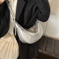时尚褶皱亮面包包女2024夏季新款简约斜跨饺子包高级感链条单肩包