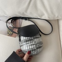 夏天夏季款百搭高级感小众斜挎包包女士2024新款小清新粉色包