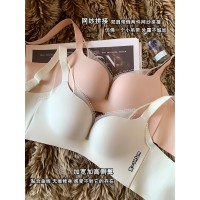 无痕裸感轻乳棉小胸聚拢显大无钢圈上托收副乳防下垂内衣女文胸罩