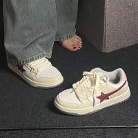 港风小众复古星星板鞋女2024年春秋新款平底超火百搭运动小白鞋子
