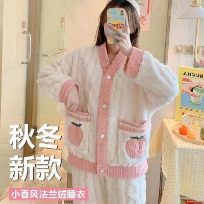 <!--珊瑚绒睡衣女秋冬季新款2024年新款加厚加绒水蜜桃法兰绒冬家居服-->