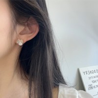 高级感贝壳花朵珍珠耳环女小众设计前后两戴小花耳钉气质法式耳饰