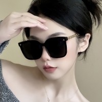 时尚街拍墨镜女显脸小黑色高级感太阳镜男个性防晒眼镜开车骑行