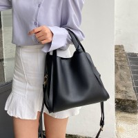 新款时尚手提水桶包大容量单肩斜挎包女bags
