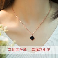 黑红色四叶草项链女时尚锁骨双面佩戴四叶草吊坠网红坠子生日礼物