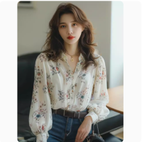 别致绝美白色碎花防晒衣女2024新款日常通勤冷淡系高级感上衣衬衫