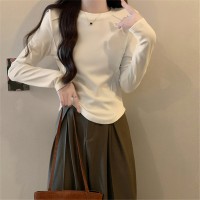 长袖打底衫女春秋装设计感弧形下摆短款修身鱼骨T恤上衣