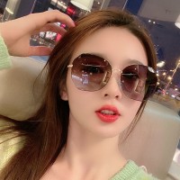 新款女士出游遮光镜墨镜ins网红同款太阳镜街拍韩版偏光太阳镜