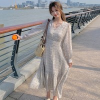 现货2024年春季甜美可爱小碎花修腰时尚原创连衣裙