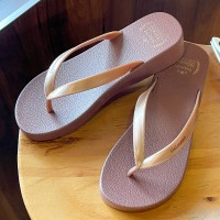 人字拖鞋女外穿夹脚拖鞋浴室洗澡海边沙滩坡跟厚底纯色居家拖鞋女