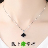 黑红色四叶草项链女时尚锁骨双面佩戴四叶草吊坠网红坠子生日礼物